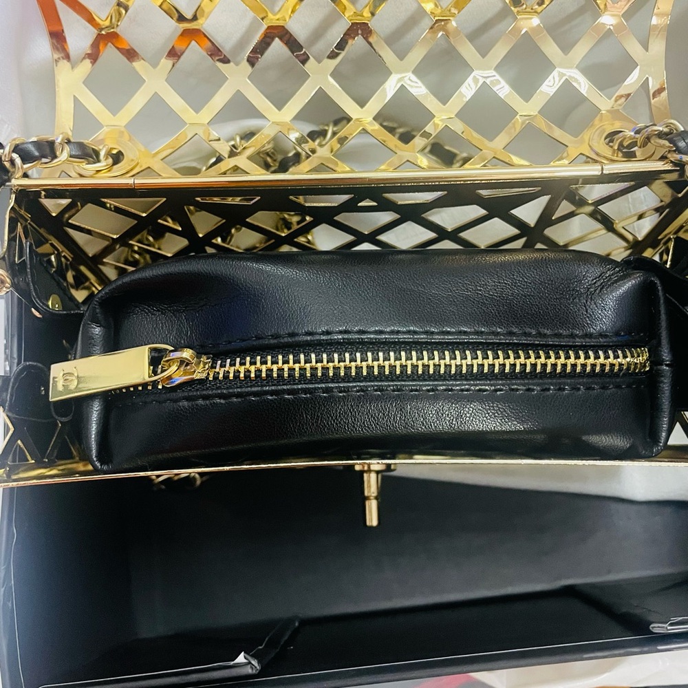 🖤💛 Chanel Black and Gold metal cage Crossbody Bag - Picture 12 of 15